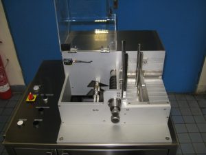 Deblistrovací stroj