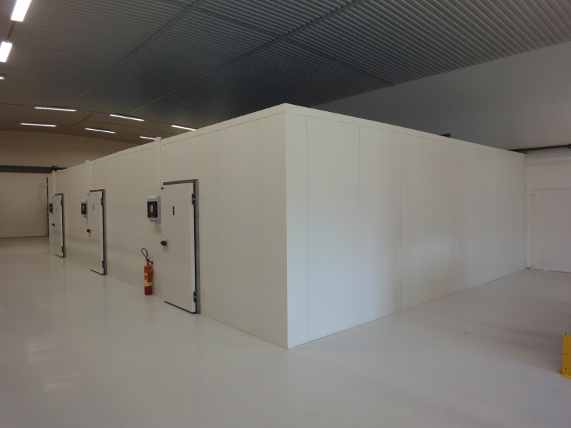 Skladová hala, areál IMUNA PHARM, a.s.