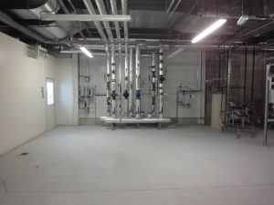 Skladová a výrobní hala, areál IMUNA PHARM, a.s.