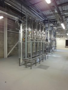 Skladová a výrobní hala, areál IMUNA PHARM, a.s.